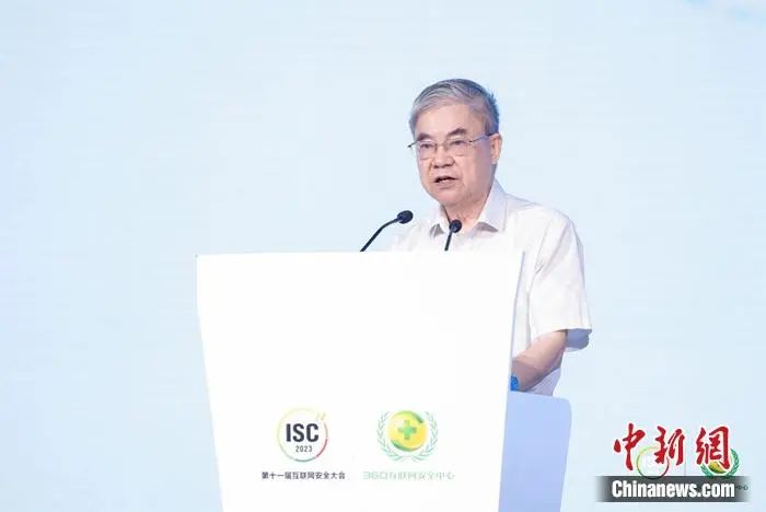 中国工程院院士邬贺铨.jpg